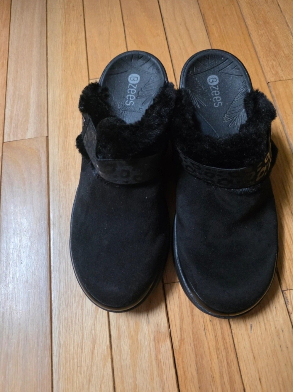 Bzees Women’s Black Faux-Fur Slip-On Clogs Size 9.5
